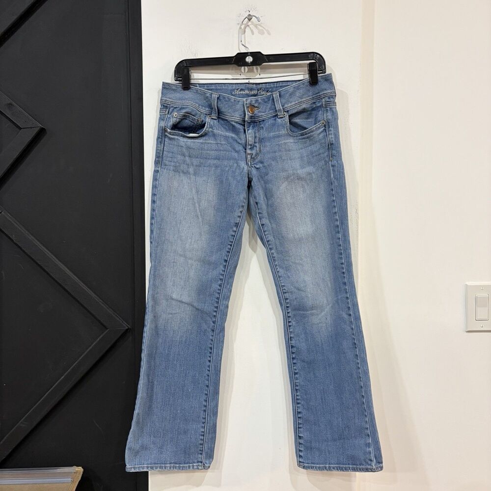 American Eagle Light Wash Slim Bootcut Jeans Size 8 Short Embroidered Pockets